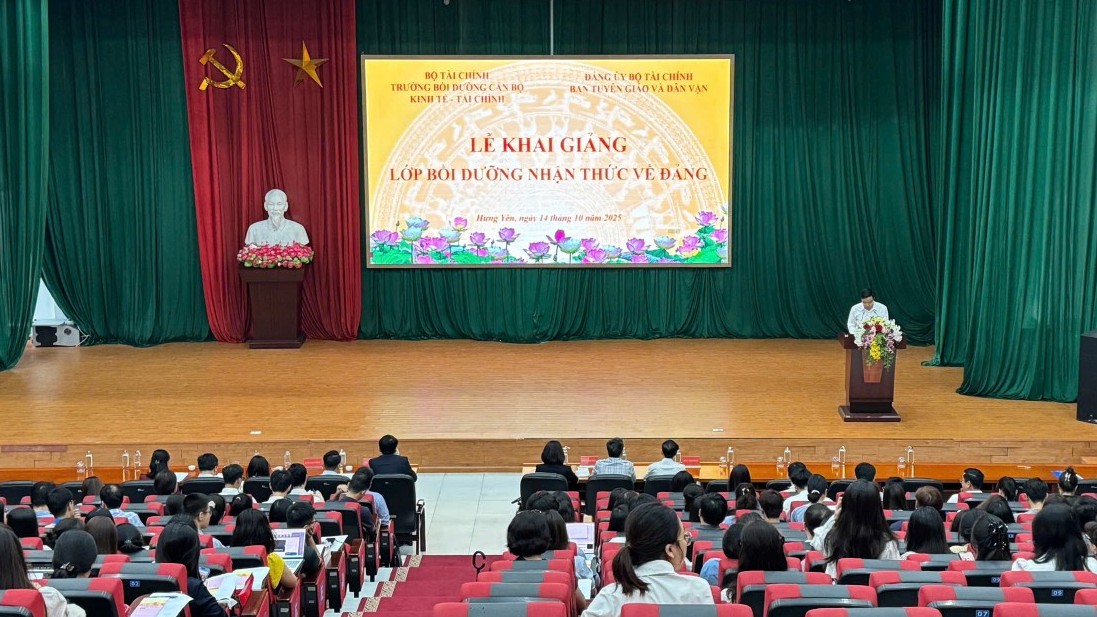 Trường Bồi dưỡng cán bộ Kinh tế - Tài chính khai giảng lớp bồi dưỡng nhận thức về Đảng