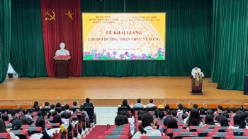 Trường Bồi dưỡng cán bộ Kinh tế - Tài chính khai giảng lớp bồi dưỡng nhận thức về Đảng