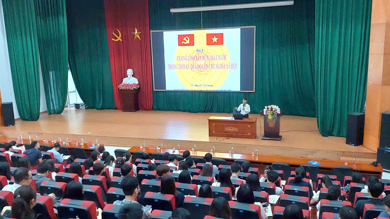 Trường Bồi dưỡng cán bộ Kinh tế - Tài chính khai giảng lớp bồi dưỡng nhận thức về Đảng