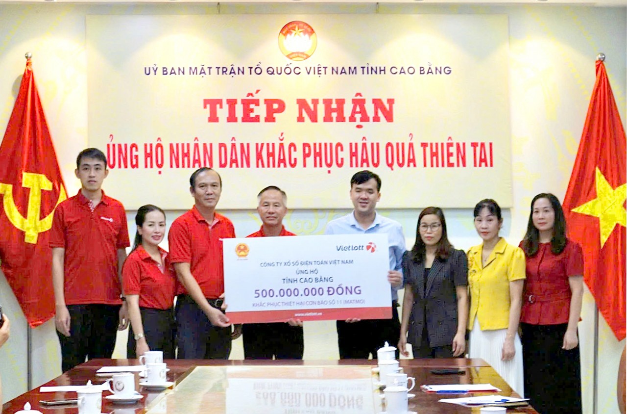 Vietlott và Quỹ Tâm Tài Việt trao 2,3 tỷ đồng ủng hộ 3 tỉnh phía Bắc khắc phục hậu quả do bão số 11