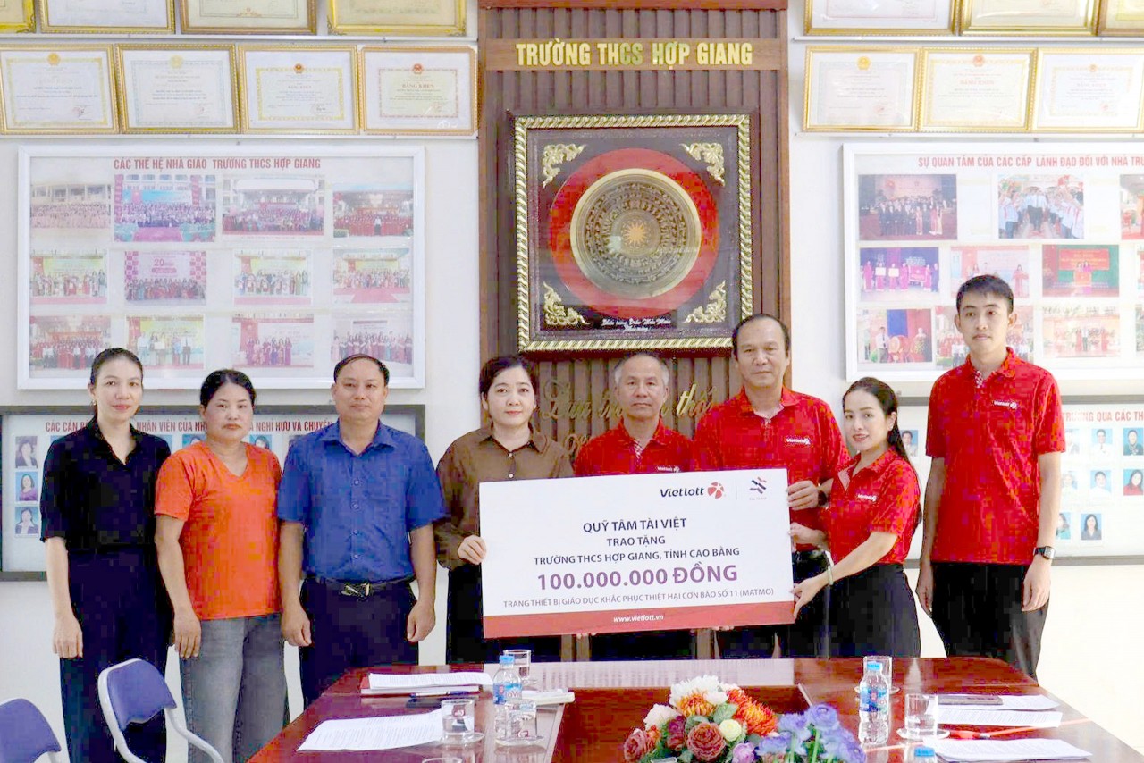 Vietlott và Quỹ Tâm Tài Việt trao 2,3 tỷ đồng ủng hộ 3 tỉnh phía Bắc khắc phục hậu quả do bão số 11