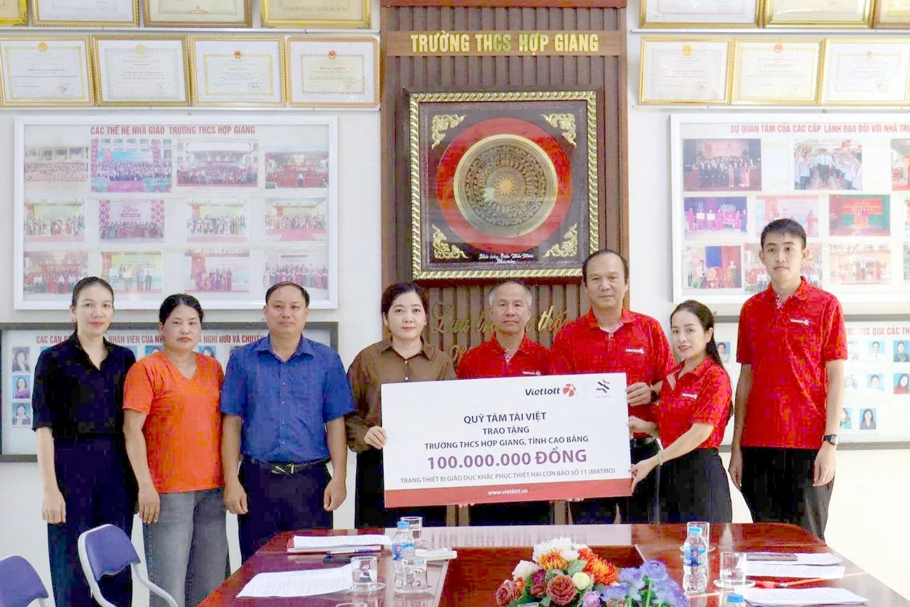 Vietlott và Quỹ Tâm Tài Việt trao 2,3 tỷ đồng ủng hộ 3 tỉnh phía Bắc khắc phục hậu quả do bão số 11 Vietlott và Quỹ Tâm Tài Việt trao 2,3 tỷ đồng ủng hộ 3 tỉnh phía Bắc khắc phục hậu quả do bão số 11