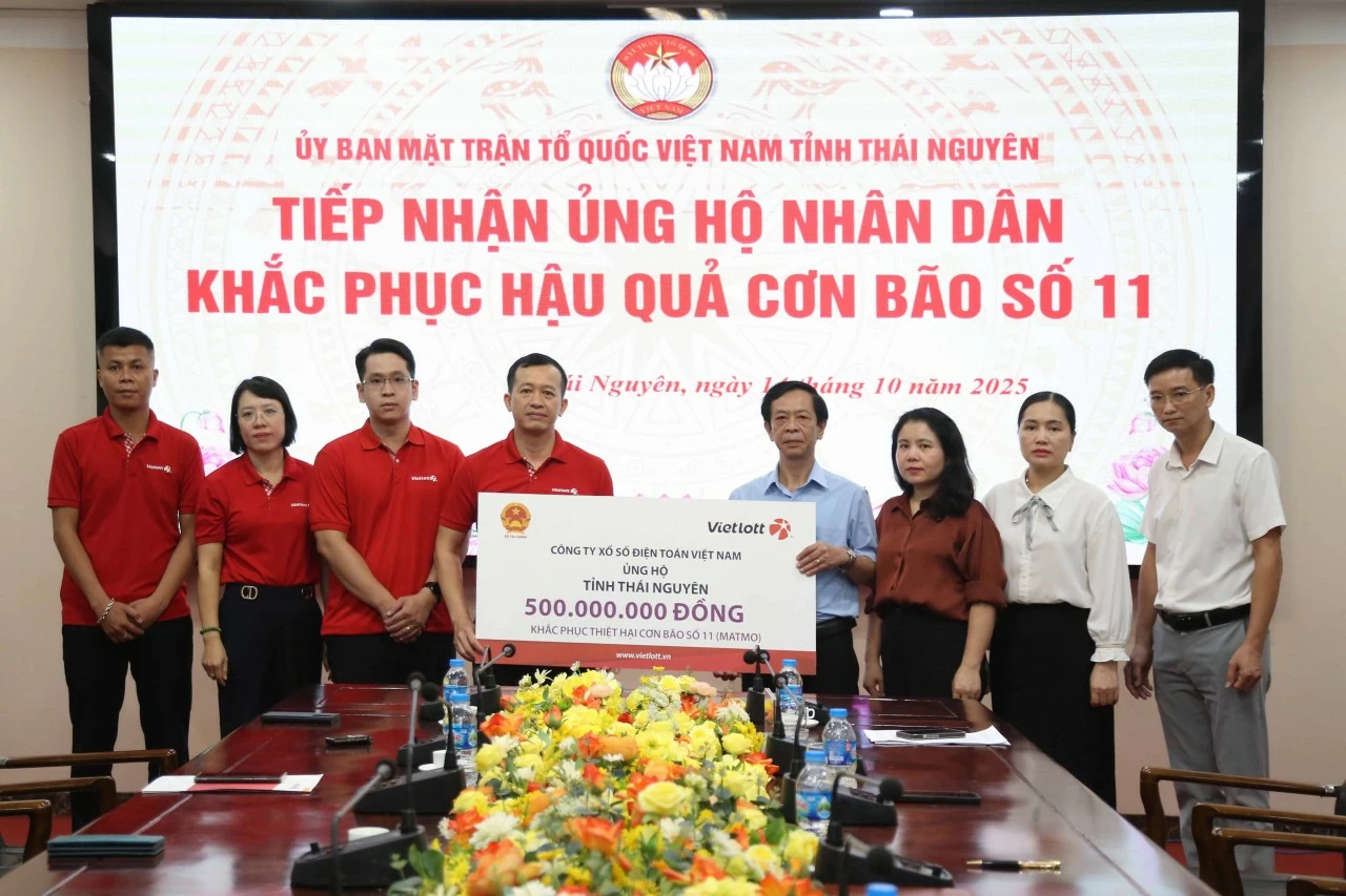 Vietlott và Quỹ Tâm Tài Việt trao 2,3 tỷ đồng ủng hộ 3 tỉnh phía Bắc khắc phục hậu quả do bão số 11 Vietlott và Quỹ Tâm Tài Việt trao 2,3 tỷ đồng ủng hộ 3 tỉnh phía Bắc khắc phục hậu quả do bão số 11