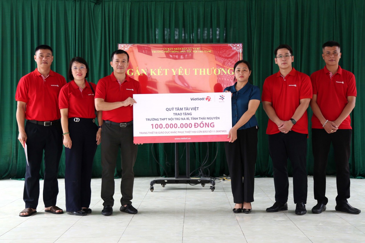 Vietlott và Quỹ Tâm Tài Việt trao 2,3 tỷ đồng ủng hộ 3 tỉnh phía Bắc khắc phục hậu quả do bão số 11