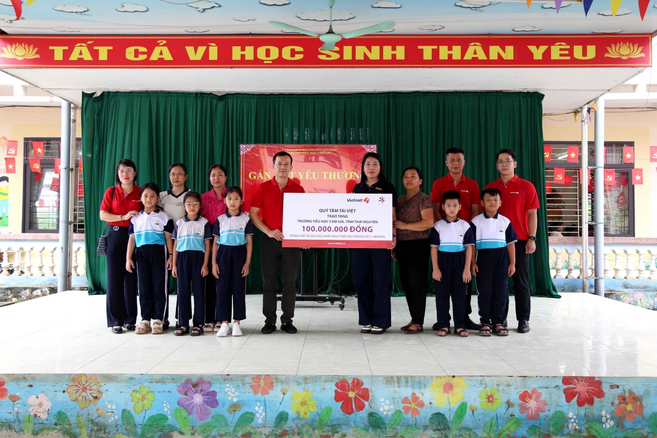 Vietlott và Quỹ Tâm Tài Việt trao 2,3 tỷ đồng ủng hộ 3 tỉnh phía Bắc khắc phục hậu quả do bão số 11
