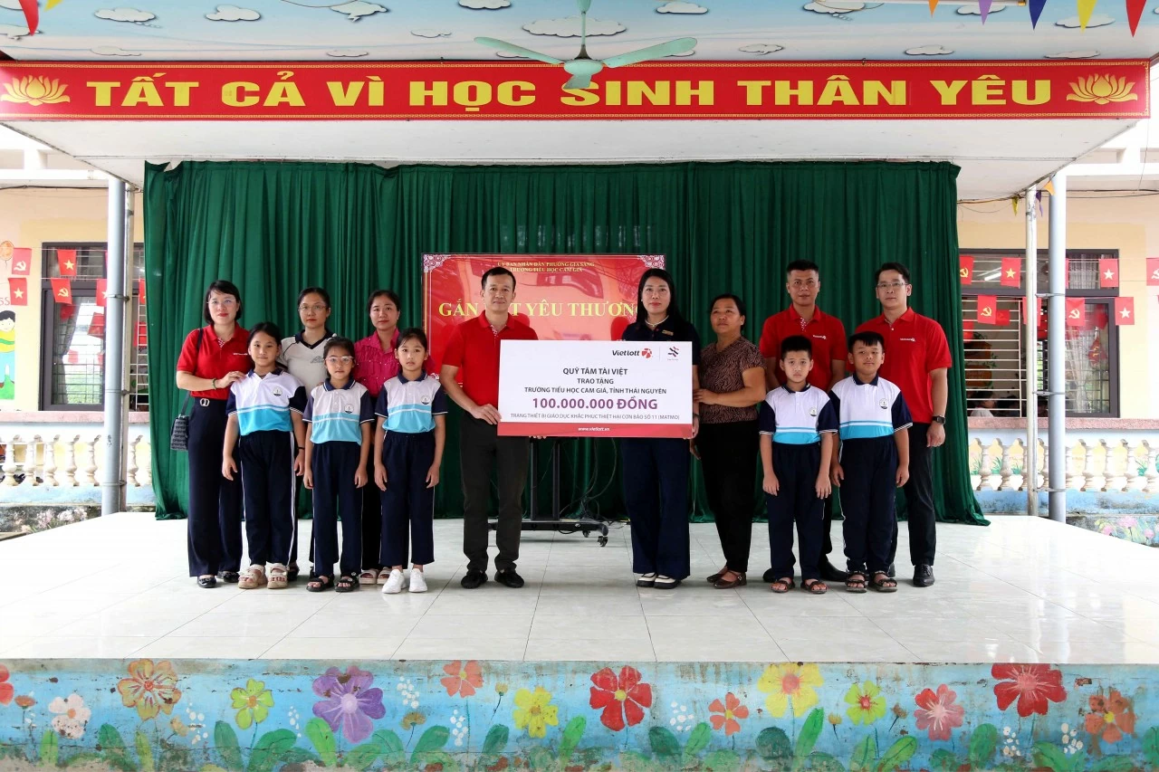 Vietlott và Quỹ Tâm Tài Việt trao 2,3 tỷ đồng ủng hộ 3 tỉnh phía Bắc khắc phục hậu quả do bão số 11 Vietlott và Quỹ Tâm Tài Việt trao 2,3 tỷ đồng ủng hộ 3 tỉnh phía Bắc khắc phục hậu quả do bão số 11