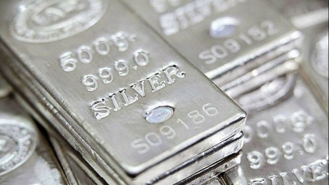 Ngày 15/10: Giá bạc neo ở mức cao