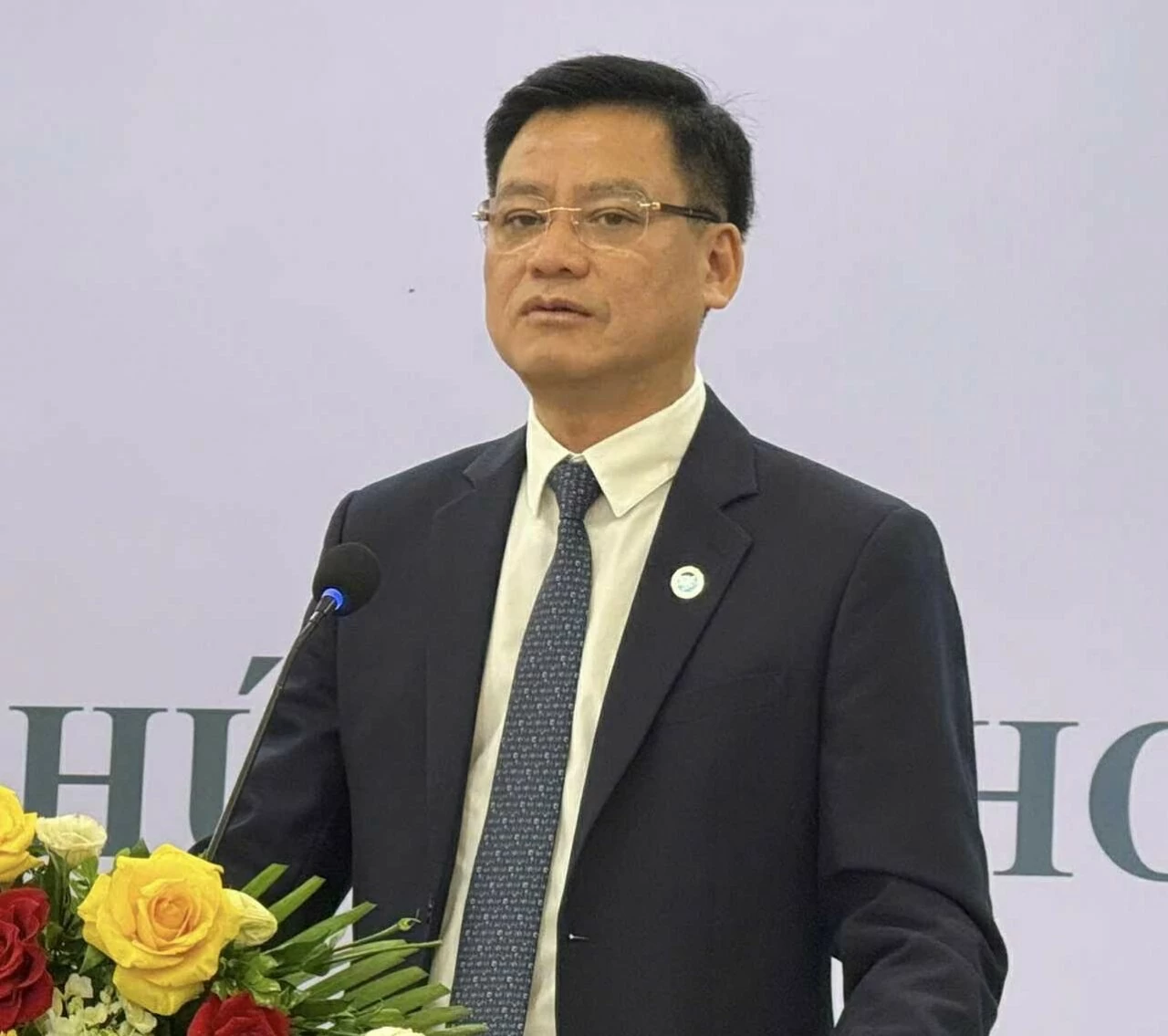 Hoàn thiện khung pháp lý: Củng cố vị thế thị trường chứng khoán Việt Nam Hoàn thiện khung pháp lý: Củng cố vị thế thị trường chứng khoán Việt Nam