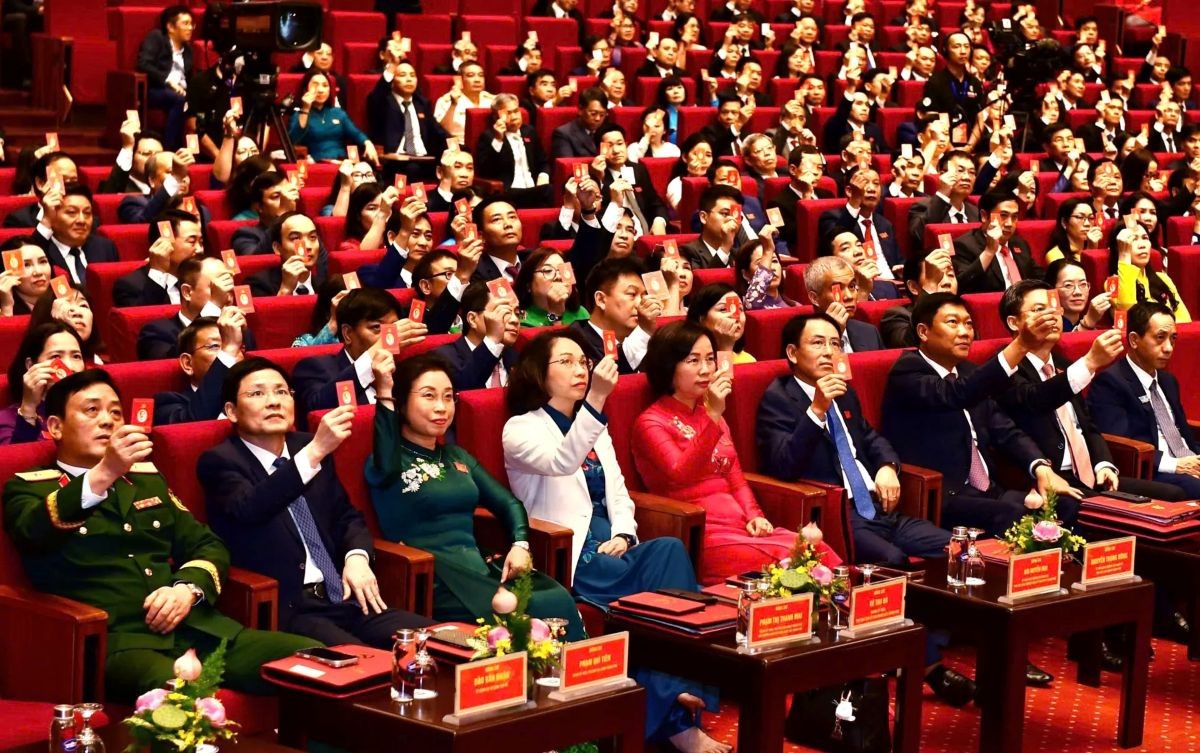 Thông qua Chương trình làm việc phiên chính thức và quy chế làm việc của Đại hội