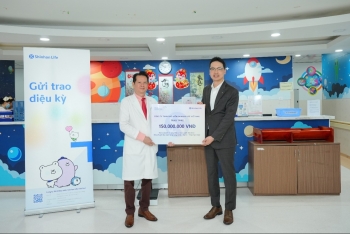 Shinhan Life Việt Nam tiếp tục đồng hành cùng bệnh nhi có hoàn cảnh khó khăn