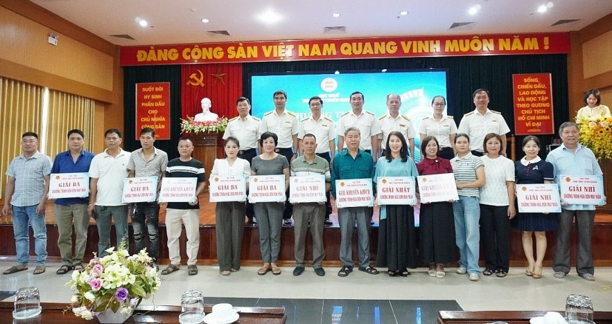 Thuế tỉnh Tuyên Quang trao thưởng hóa đơn may mắn quý I, II