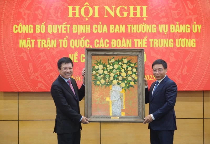 Thứ trưởng Bộ Tài chính Hồ Sỹ Hùng được điều động làm Bí thư Đảng uỷ VCCI | VCCI Thứ trưởng Bộ Tài chính Hồ Sỹ Hùng được điều động làm Bí thư Đảng uỷ VCCI | VCCI