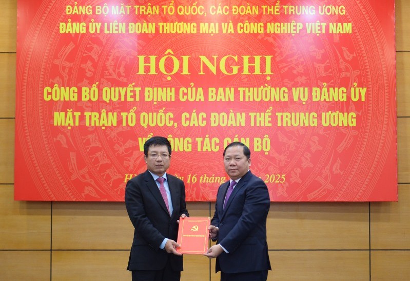 Thứ trưởng Bộ Tài chính Hồ Sỹ Hùng được điều động làm Bí thư Đảng uỷ VCCI