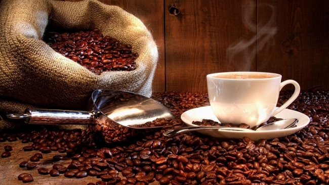 Ngày 17/10: Giá cà phê đảo chiều tăng, hồ tiêu neo cao ở mức 147.000 đồng/kg