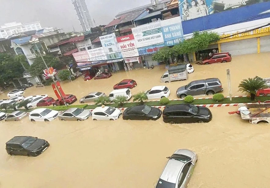 Doanh nghiệp bảo hiểm chung tay hỗ trợ khách hàng vượt bão lũ Doanh nghiệp bảo hiểm chung tay hỗ trợ khách hàng vượt bão lũ