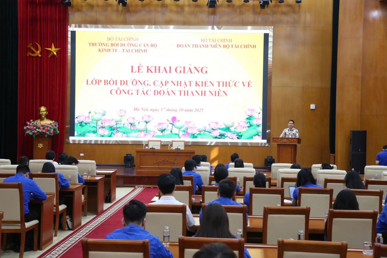 Khai giảng Lớp bồi dưỡng, cập nhật kiến thức về công tác đoàn thanh niên