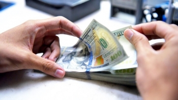 Tỷ giá USD hôm nay (18/10): Ngân hàng giảm, thị trường tự do tăng mạnh