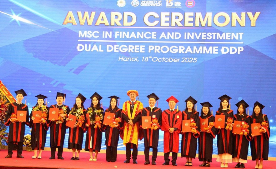 Học viện Tài chính: Viện Đào tạo quốc tế trao bằng tốt nghiệp cho 12 thạc sĩ và 132 tân cử nhân DDP