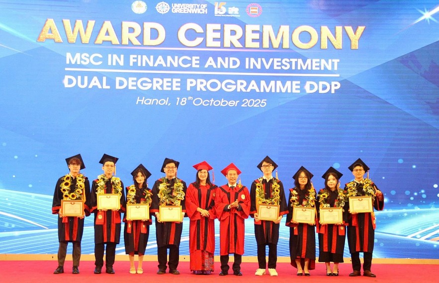 Học viện Tài chính: Viện Đào tạo quốc tế trao bằng tốt nghiệp cho 12 thạc sĩ và 132 tân cử nhân DDP