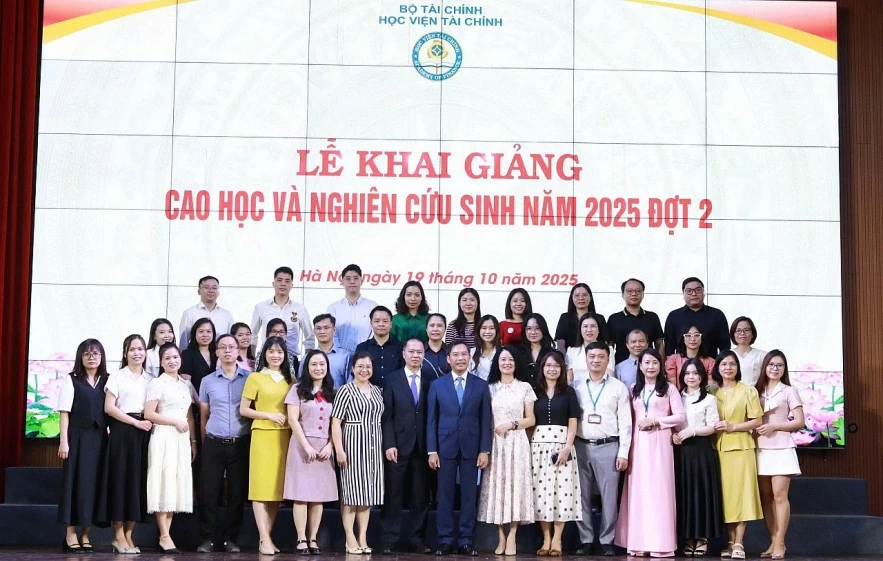 Học viện Tài chính khai giảng lớp cao học khóa 34 và nghiên cứu sinh năm 2025 đợt 2 Học viện Tài chính khai giảng lớp cao học khóa 34 và nghiên cứu sinh năm 2025 đợt 2