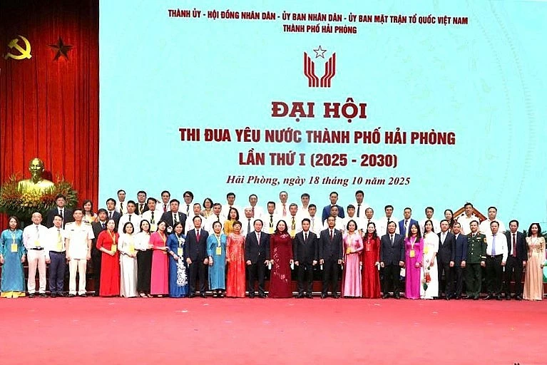 UBND TP. Hải Phòng trao Bằng khen cho Thuế TP. Hải Phòng về các thành tích tiêu biểu xuất sắc