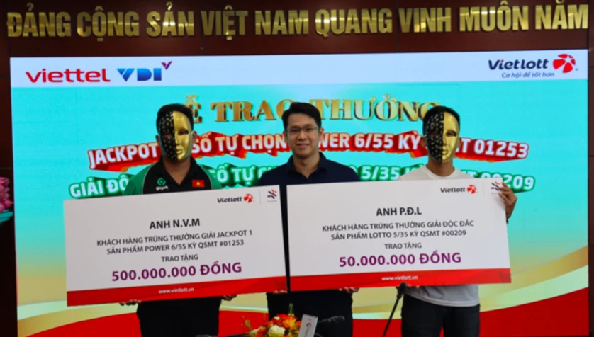 Vietlott trao giải Jackpot 1 power 6/55 và độc đắc Lotto 5/35 cho 2 thuê bao Viettel