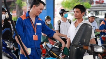 Giá xăng dầu trong nước ngày mai dự báo có thể giảm mạnh từ 2,6 - 4,5%
