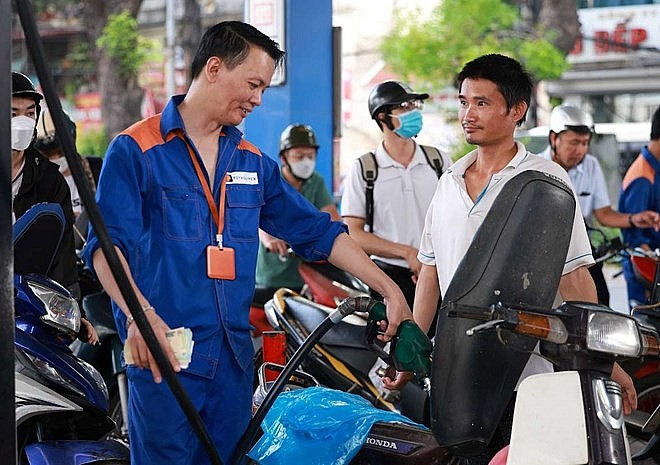 Giá xăng dầu trong nước ngày mai dự báo có thể giảm mạnh từ 2,6 - 4,5%