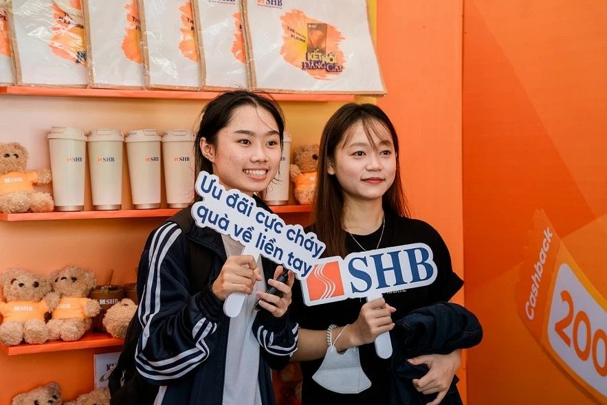 SHB mang trải nghiệm ngân hàng số đến gần hơn với giới trẻ tại Ngày thẻ Việt Nam 2025 SHB mang trải nghiệm ngân hàng số đến gần hơn với giới trẻ tại Ngày thẻ Việt Nam 2025