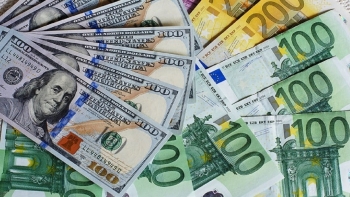 Tỷ giá USD hôm nay (23/10): Thế giới giảm, thị trường tự do tiếp đà tăng mạnh