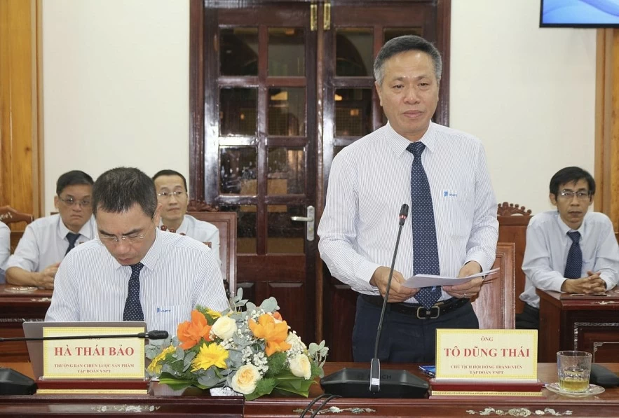 Ông Tô Dũng Thái - Chủ tịch Hội đồng Thành viên Tập đoàn VNPT cam kết VNPT sẽ đồng hành cùng tỉnh trong xây dựng và phát triển chuyển đổi số