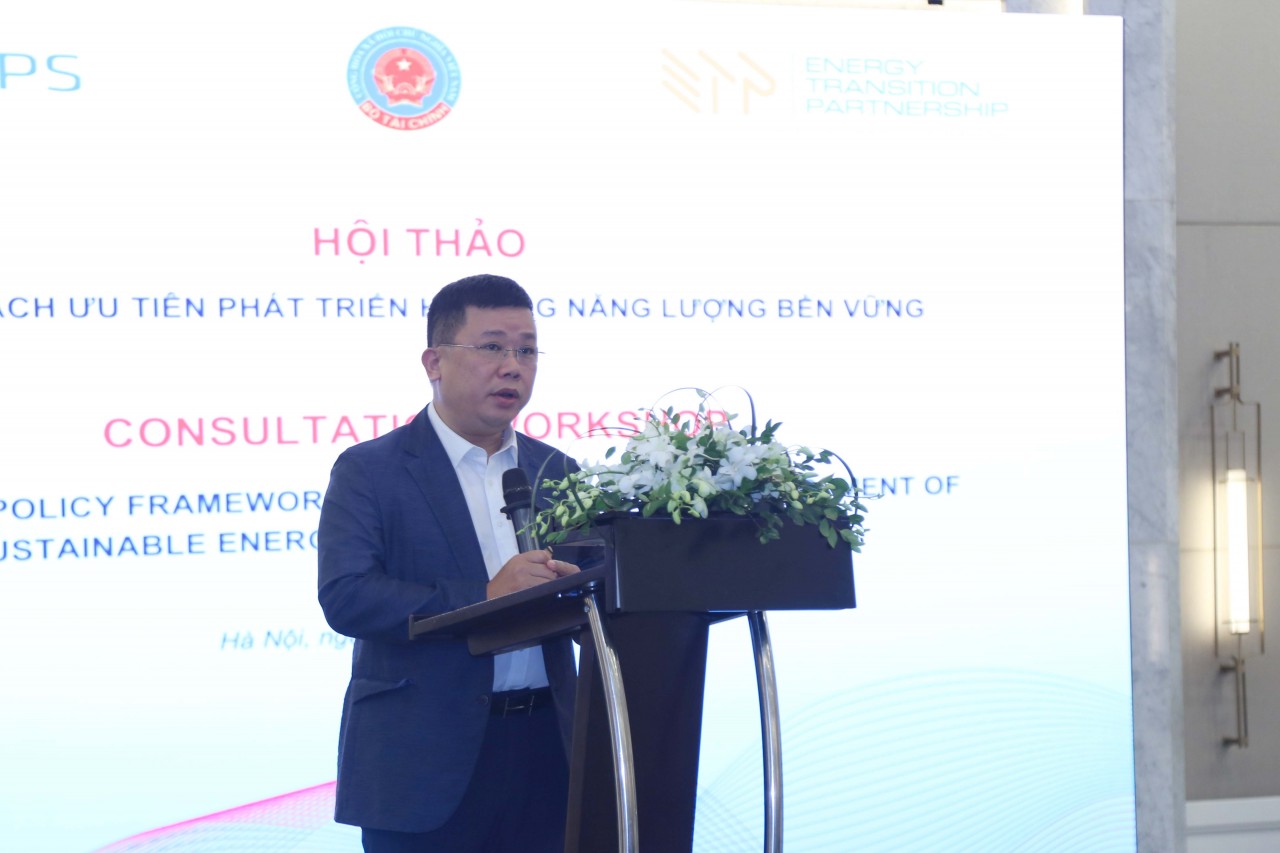 Hội thảo “Chính sách ưu tiên phát triển hạ tầng năng lượng bền vững”