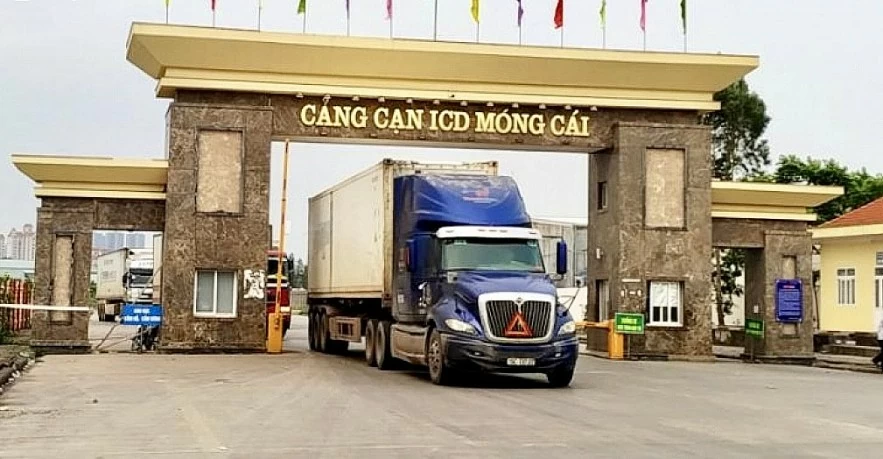 undefined Hải quan cửa khẩu Móng Cái thu ngân sách tăng trưởng hơn 18%