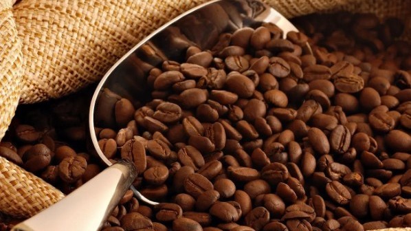 Ngày 25/10: Giá cà phê giữ đà tăng mạnh, hồ tiêu lao dốc