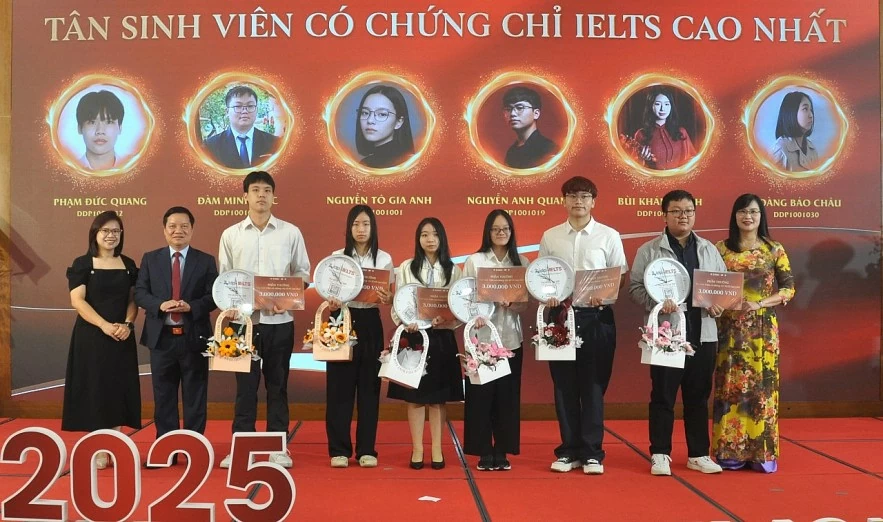 Viện Đào tạo quốc tế vinh danh tân sinh viên DDP và chào mừng năm học 2025 - 2026 Viện Đào tạo quốc tế vinh danh tân sinh viên DDP và chào mừng năm học 2025 - 2026