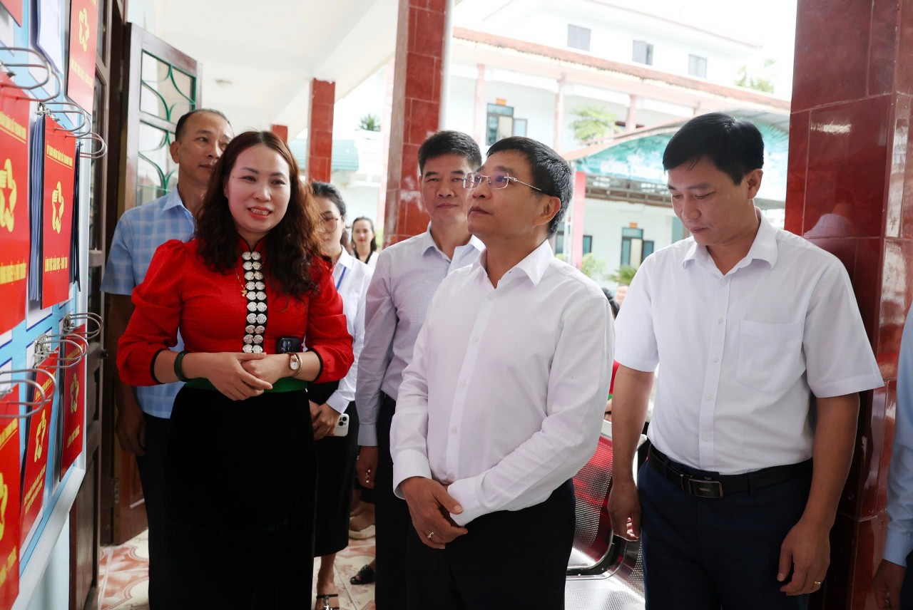 Bộ trưởng Nguyễn Văn Thắng khảo sát thực tế việc triển khai mô hình chính quyền hai cấp tại Điện Biên Bộ trưởng Nguyễn Văn Thắng khảo sát thực tế việc triển khai mô hình chính quyền hai cấp tại Điện Biên