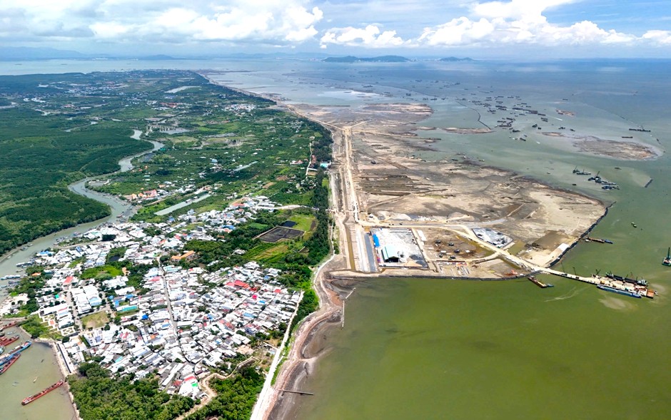 Cận cảnh đại công trường Khu đô thị lấn biển Cần Giờ sau 6 tháng thi công Cận cảnh đại công trường Khu đô thị lấn biển Cần Giờ sau 6 tháng thi công