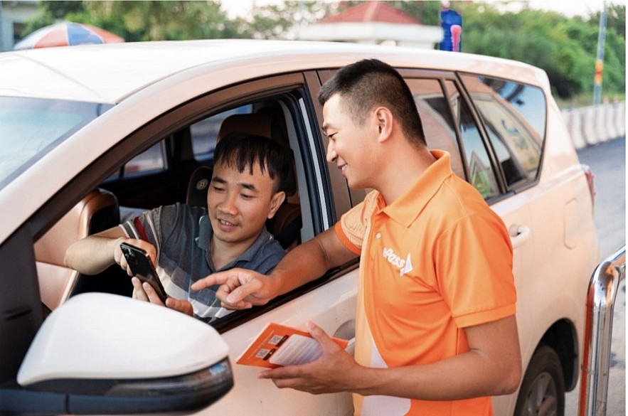 undefined Vietcombank là ngân hàng đầu tiên liên kết trực tiếp với tài khoản giao thông ePass, khách hàng không cần nạp tiền, phí giao thông sẽ trừ trực tiếp qua tài khoản ngân hàng