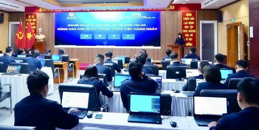 undefined Nâng cao kỹ năng chuyển đổi số, ứng dụng AI cho cán bộ, công chức Hải quan
