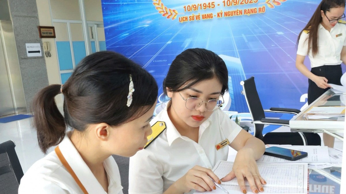 Cần đảm bảo chế độ tiền lương để công chức thuế, hải quan yên tâm công tác, hạn chế tiêu cực