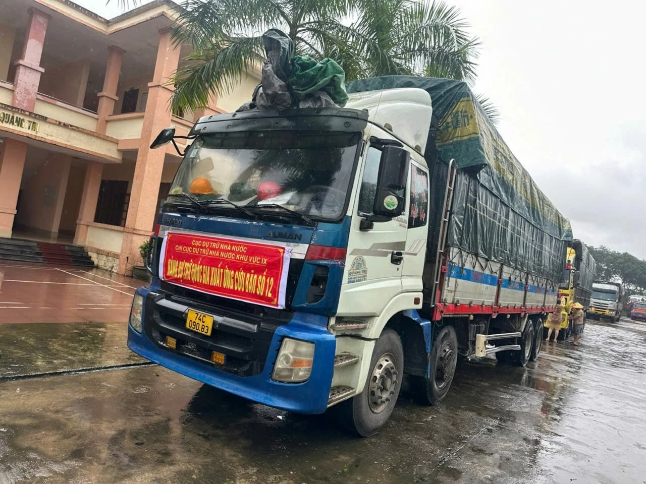 Xuất cấp vật tư, lương thực dự trữ quốc gia cho TP. Huế khắc phục hậu quả thiên tai Xuất cấp vật tư, lương thực dự trữ quốc gia cho TP. Huế khắc phục hậu quả thiên tai