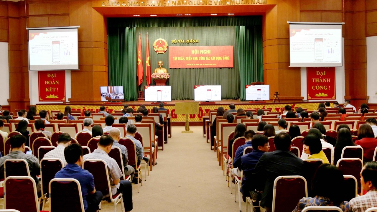 Đảng ủy Bộ Tài chính tham dự Hội nghị tập huấn triển khai ứng dụng Sổ tay đảng viên điện tử