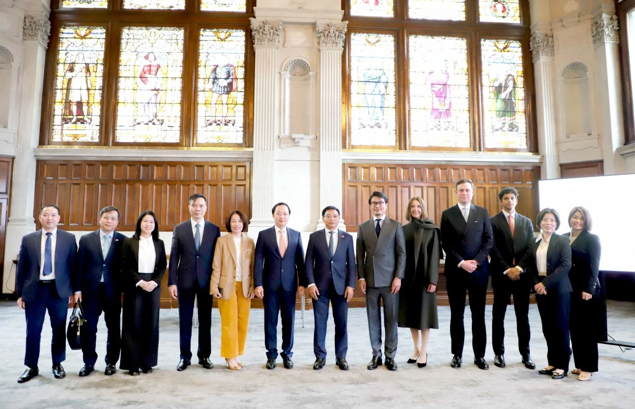 Bộ Tài chính Việt Nam hợp tác Ngân hàng JP Morgan trong lĩnh vực tài chính quốc tế