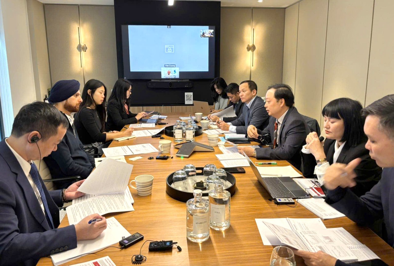 Đoàn công tác Chính phủ Việt Nam tiếp xúc nhà đầu tư không kèm phát hành trái phiếu quốc tế Đoàn công tác Chính phủ Việt Nam tiếp xúc nhà đầu tư không kèm phát hành trái phiếu quốc tế