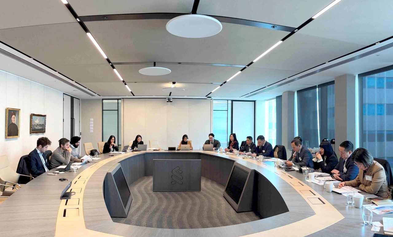 Đoàn công tác Chính phủ Việt Nam tiếp xúc nhà đầu tư không kèm phát hành trái phiếu quốc tế Đoàn công tác Chính phủ Việt Nam tiếp xúc nhà đầu tư không kèm phát hành trái phiếu quốc tế