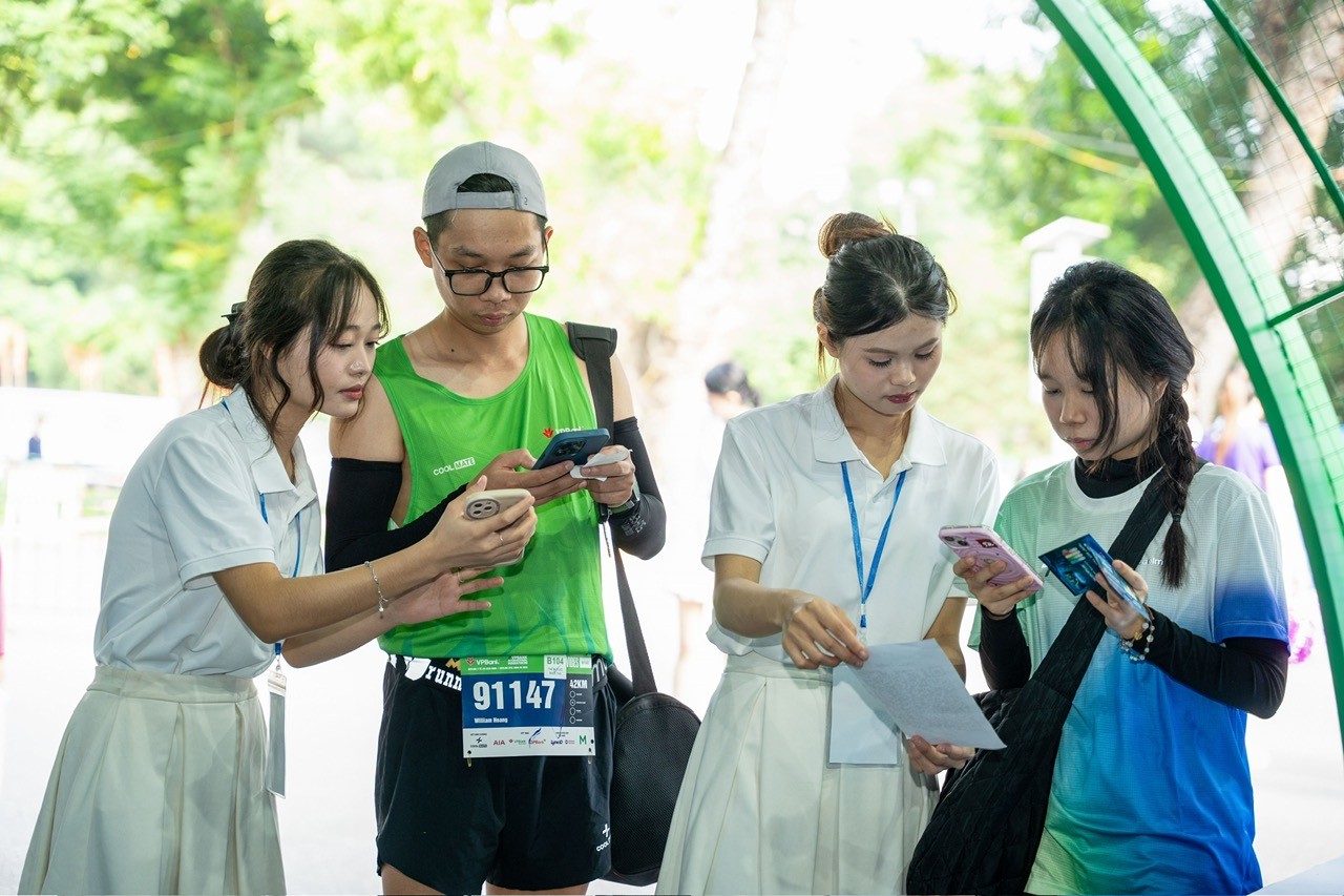 Hàng nghìn người trải nghiệm booth Solution Day tại giải chạy VPIM Hàng nghìn người trải nghiệm booth Solution Day tại giải chạy VPIM