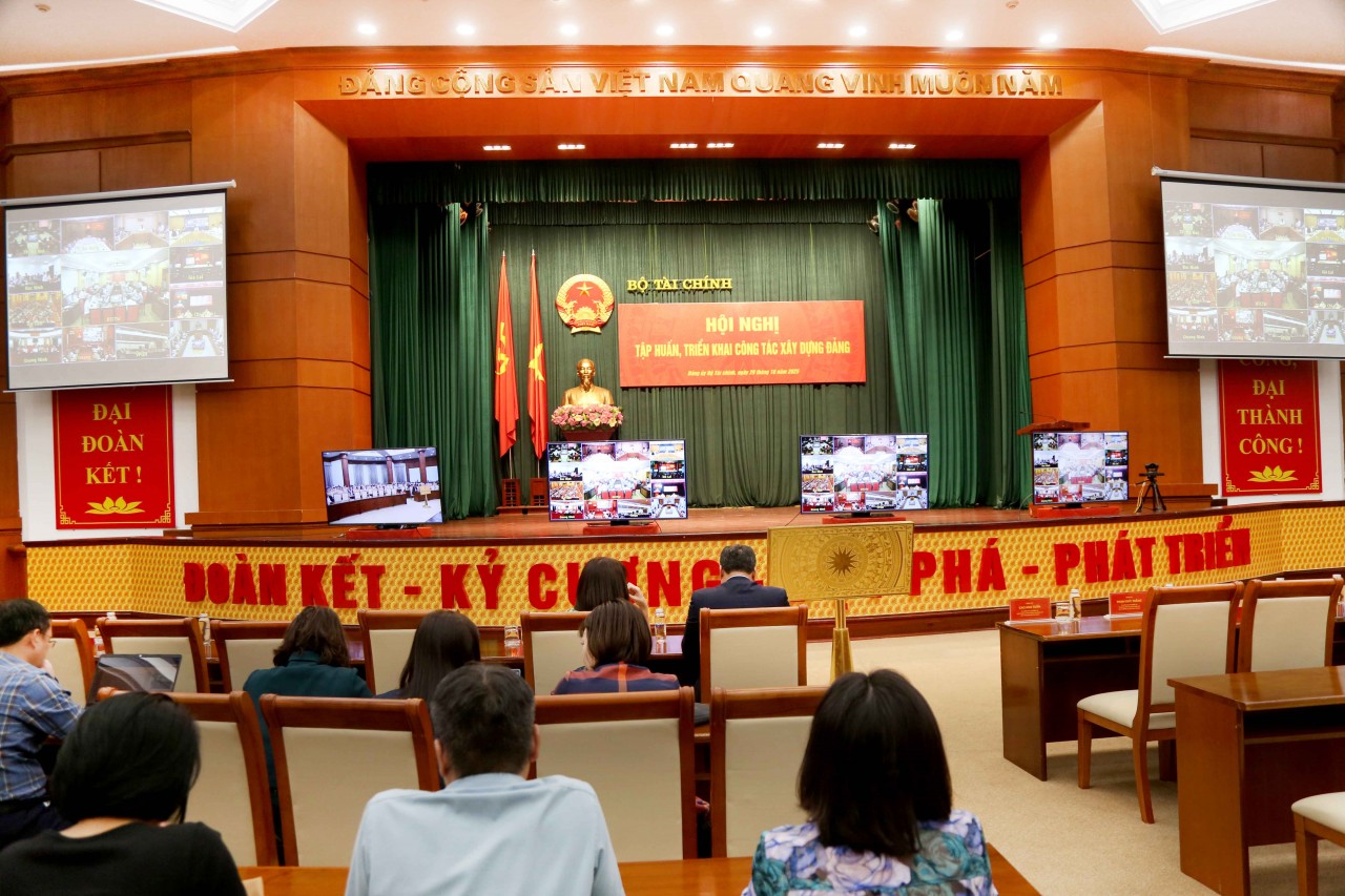 Đảng ủy Bộ Tài chính quán triệt một số văn bản mới về công tác tổ chức xây dựng Đảng Đảng ủy Bộ Tài chính quán triệt một số văn bản mới về công tác tổ chức xây dựng Đảng