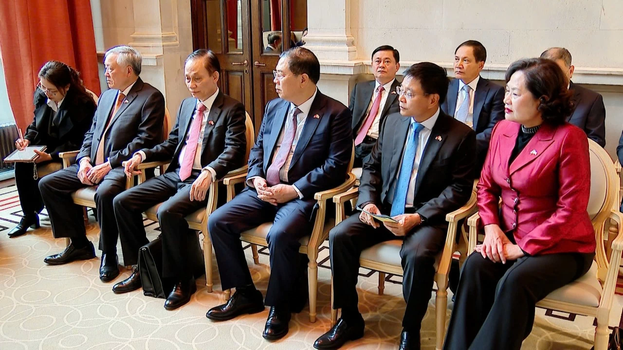 Tổng Bí thư Tô Lâm tiếp Tổng Giám đốc Ngân hàng Standard Chartered