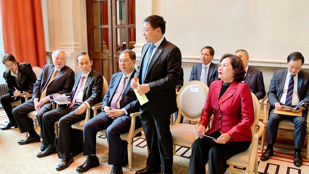 Tổng Bí thư Tô Lâm tiếp Tổng Giám đốc Ngân hàng Standard Chartered