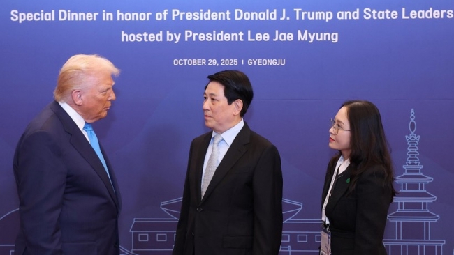 Chủ tịch nước gặp Tổng thống Hoa Kỳ và lãnh đạo cấp cao một số thành viên APEC 2025